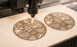 Cutting a jewelry piece from wood